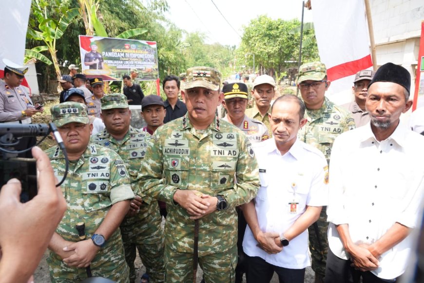 Pangdam IV Diponegoro Tinjau Jembatan Gantung Merah Putih dan Resmikan Sumur Bor di Pati